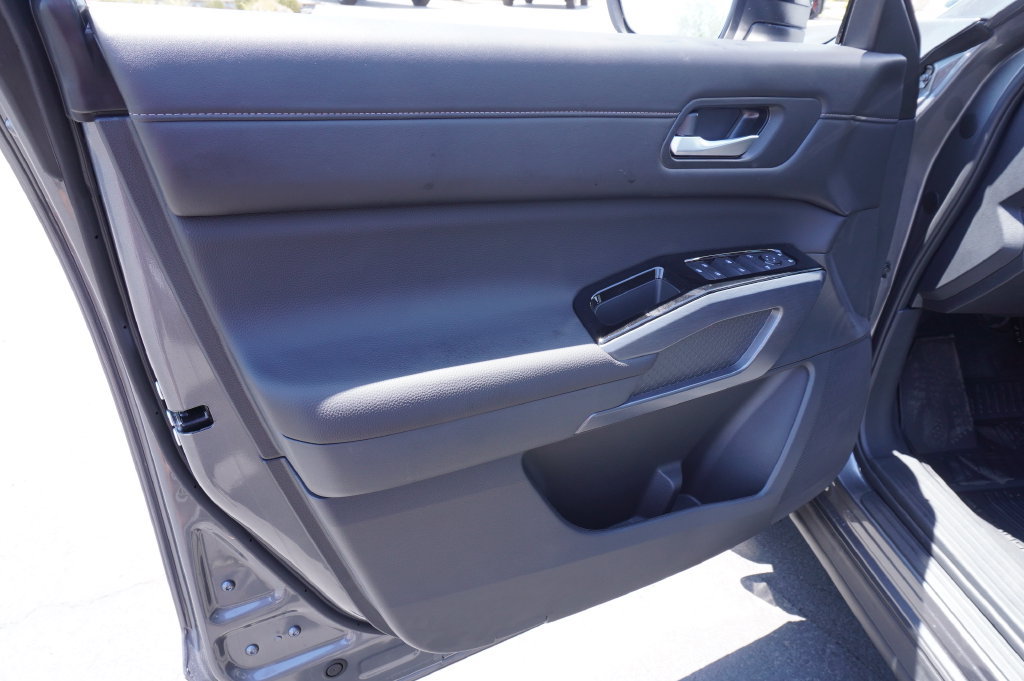 New 2026 Nissan Pathfinder SL w/ SL Premium Package AWD/4WD image 16