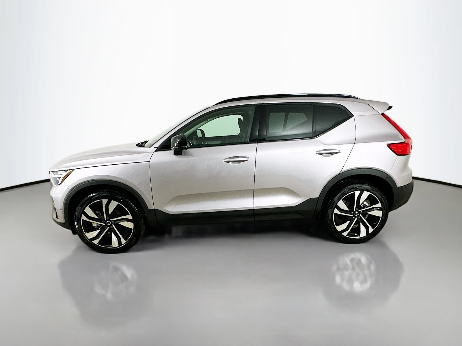 New 2026 Volvo XC40 B5 Ultra w/ Protection Package Premier AWD/4WD image 8