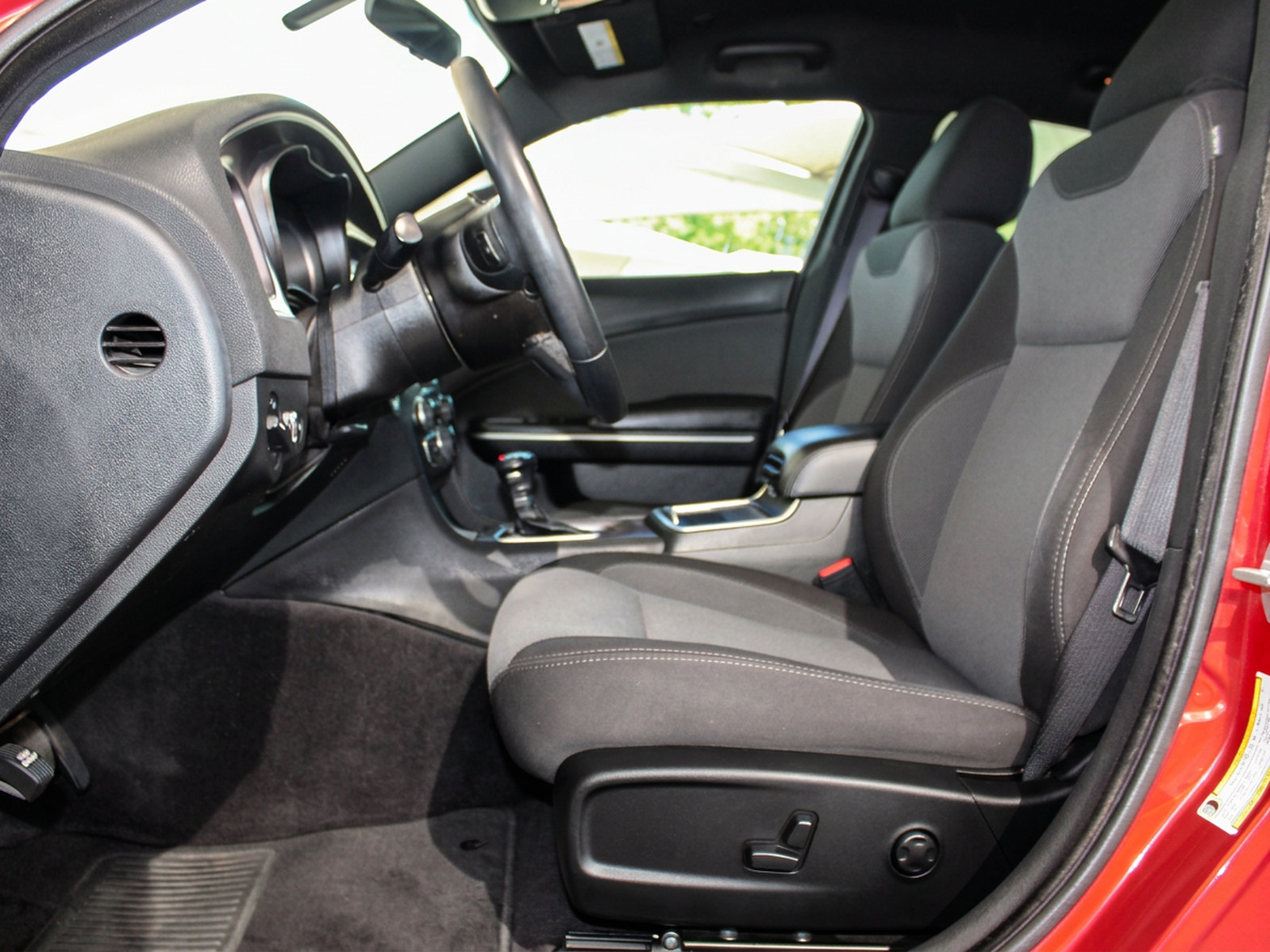 Used 2018 Dodge Charger SXT RWD image 11