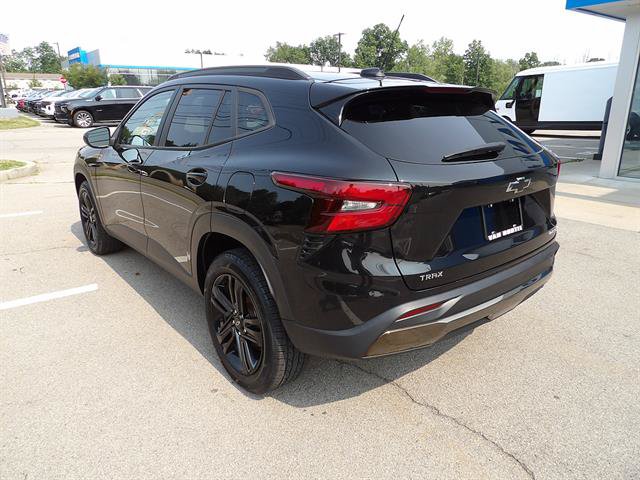 Used 2024 Chevrolet Trax ACTIV w/ Sunroof Package FWD image 3