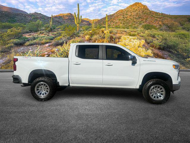 Used 2024 Chevrolet Silverado 1500 LT image 3