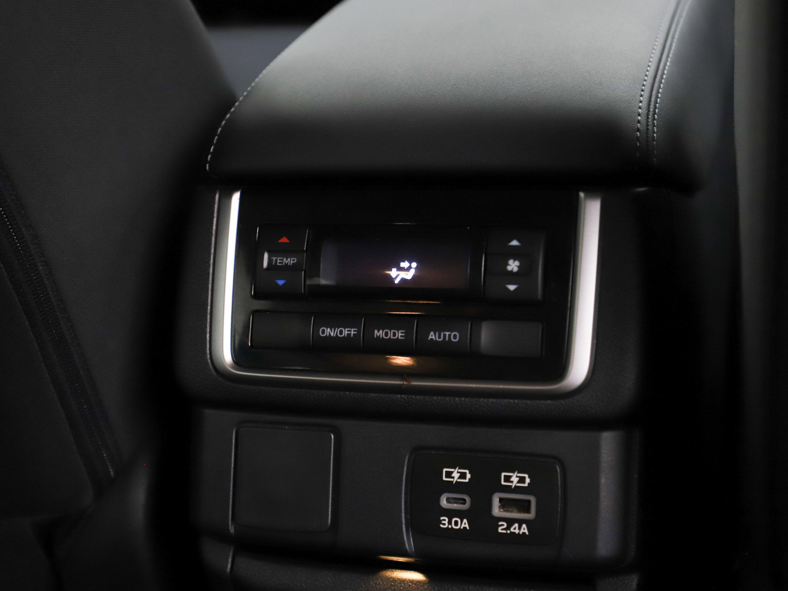 Used 2024 Subaru Ascent Premium w/ Convenience Package image 17