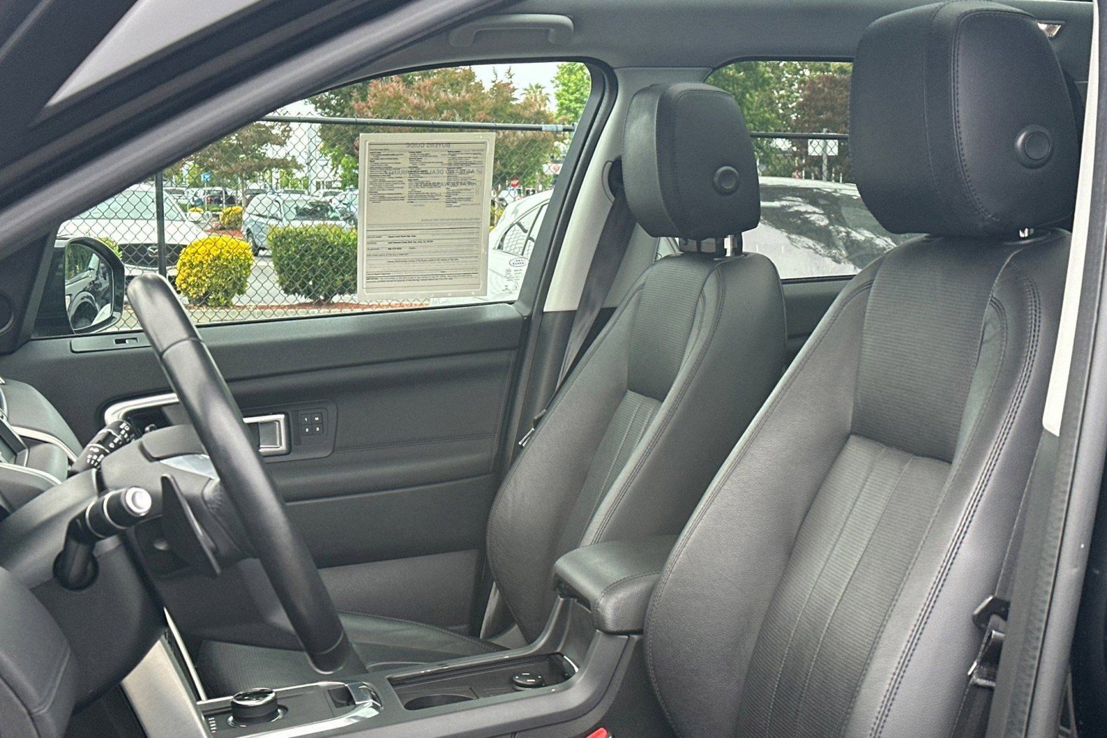 Used 2019 Land Rover Discovery Sport HSE AWD/4WD image 5