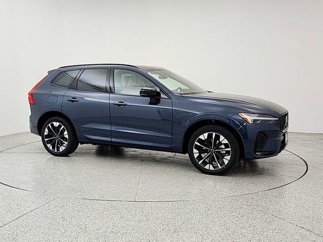 New 2026 Volvo XC60 B5 Plus w/ Climate Package PRO AWD/4WD image 3