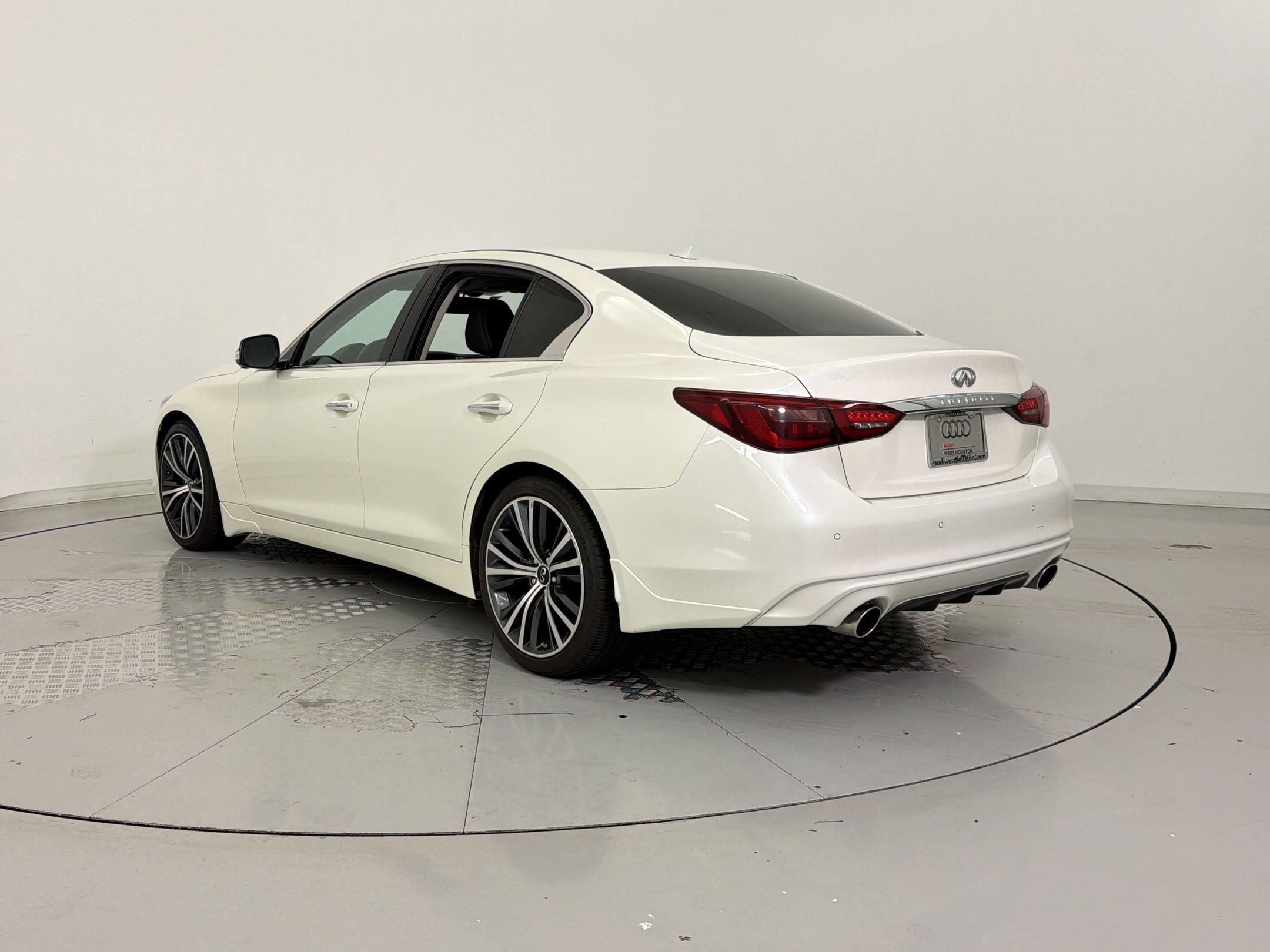 Used 2021 INFINITI Q50 Luxe w/ Cargo Package RWD image 3