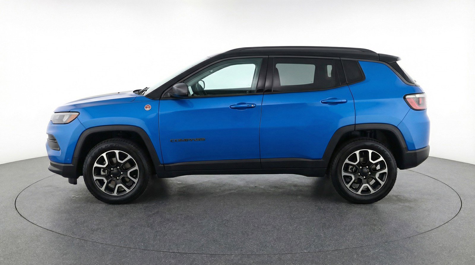 Used 2025 Jeep Compass Trailhawk image 5