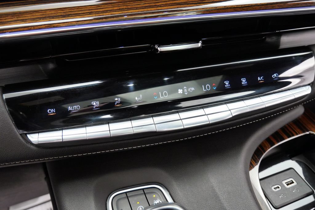 Used 2021 Cadillac Escalade ESV Premium Luxury AWD/4WD image 30