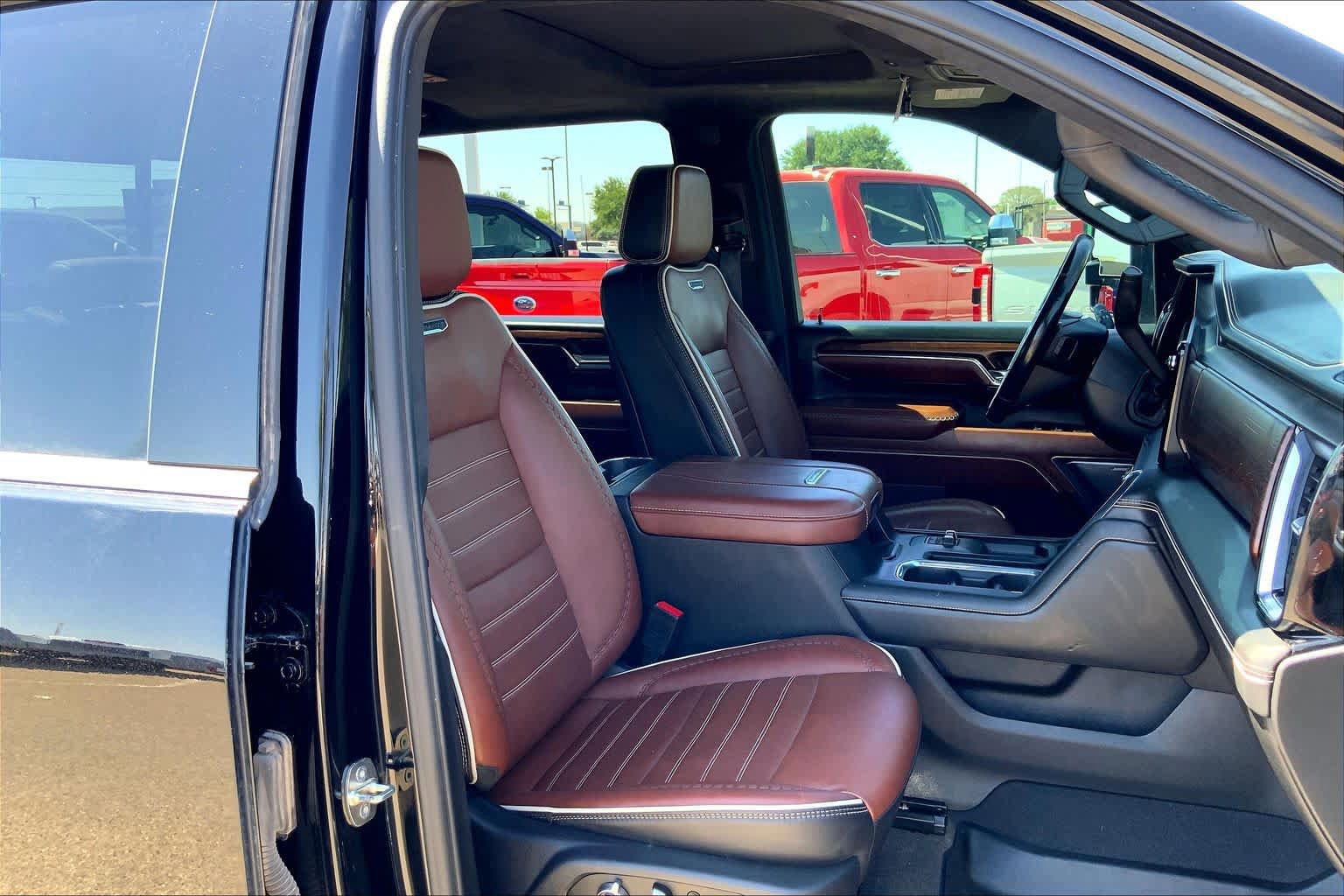 Used 2024 GMC Sierra 2500 Denali Ultimate AWD/4WD image 9