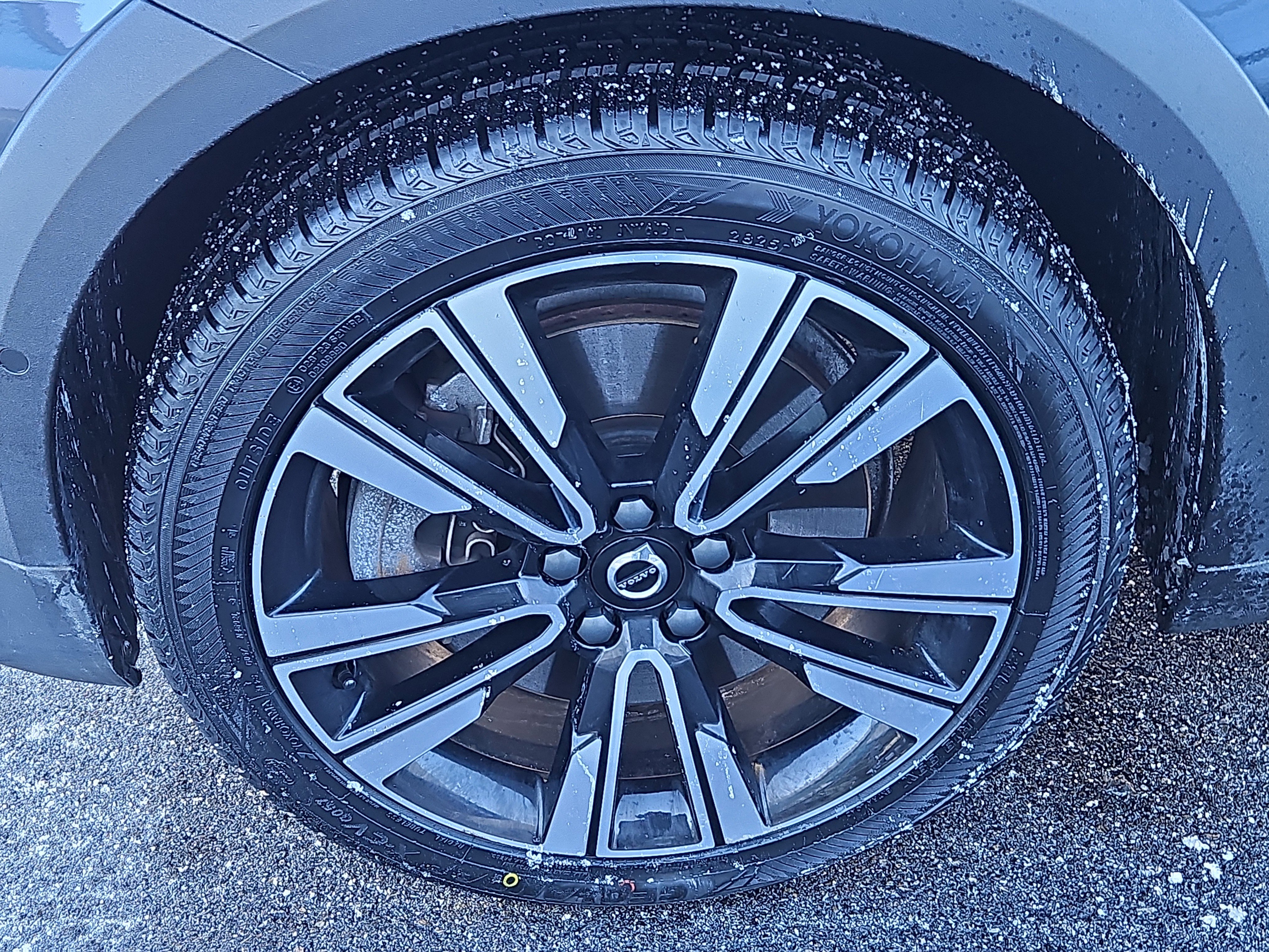 Used 2020 Volvo V60 T5 Cross Country w/ Protection Package Premier image 4