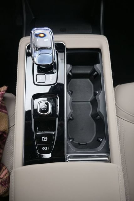 New 2026 Volvo XC90 B5 Plus w/ Protection Package Premier AWD/4WD image 11