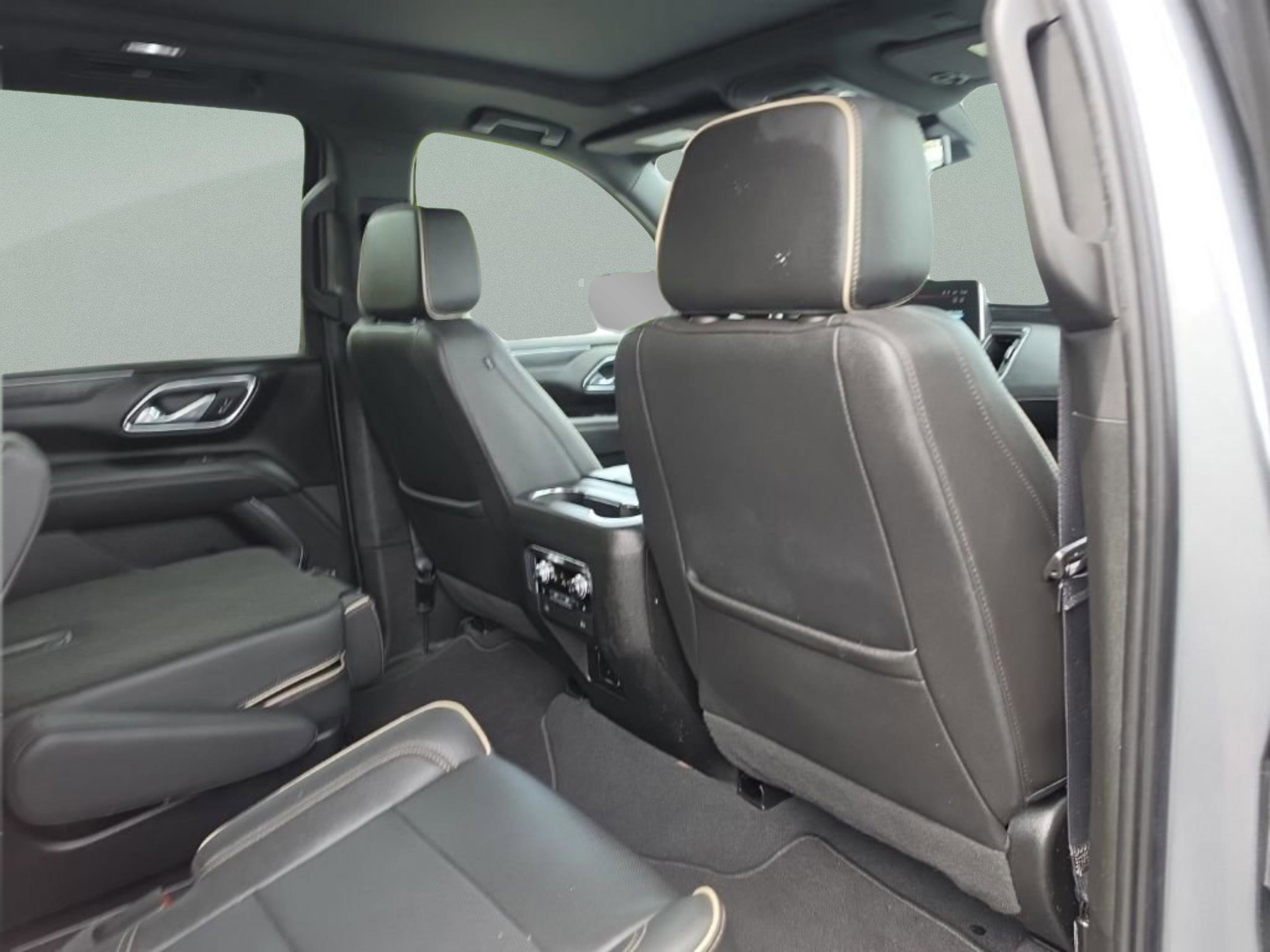 Used 2023 GMC Yukon SLT w/ SLT Premium Package RWD image 31