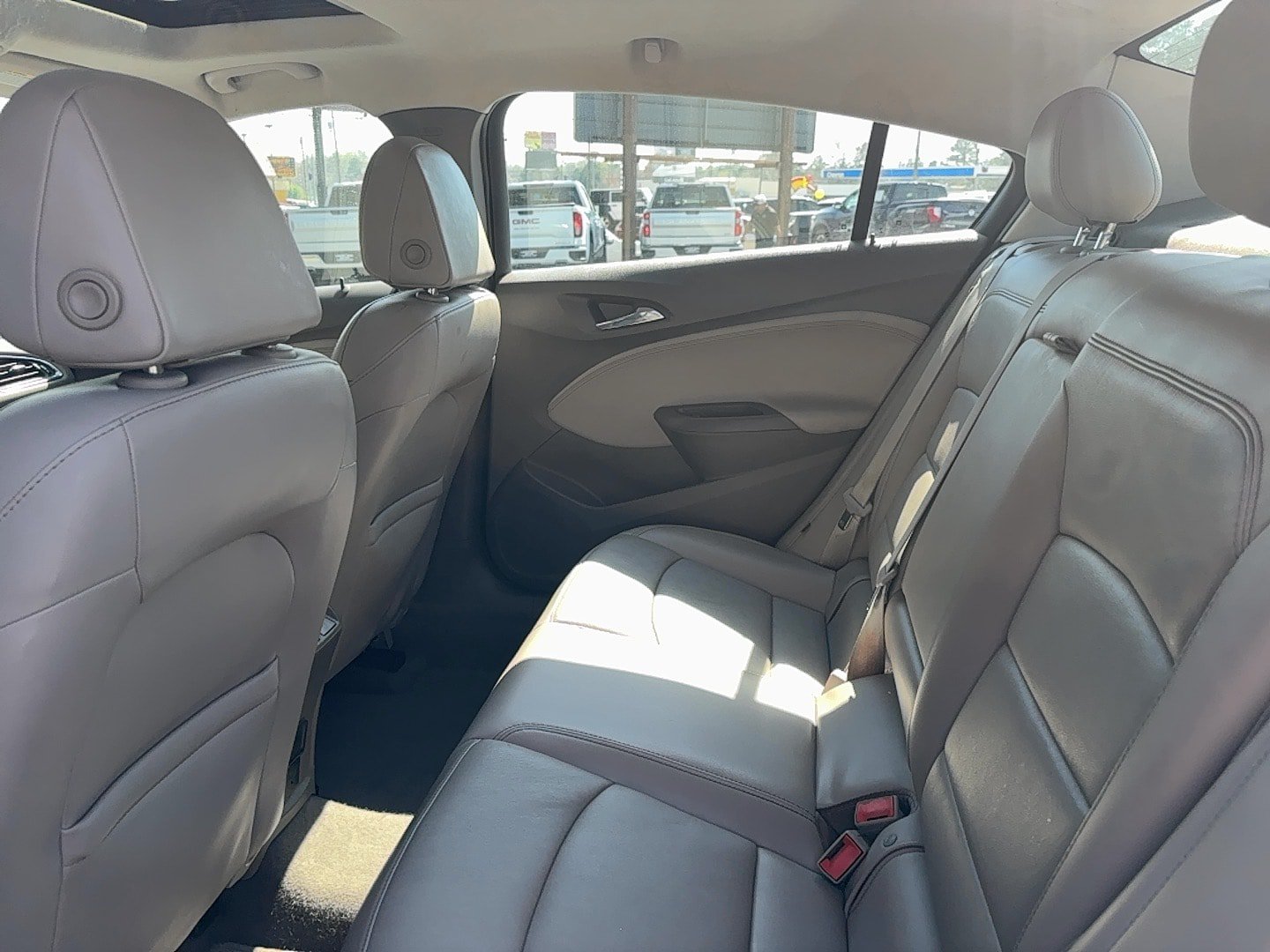 Used 2017 Chevrolet Cruze Premier FWD image 10