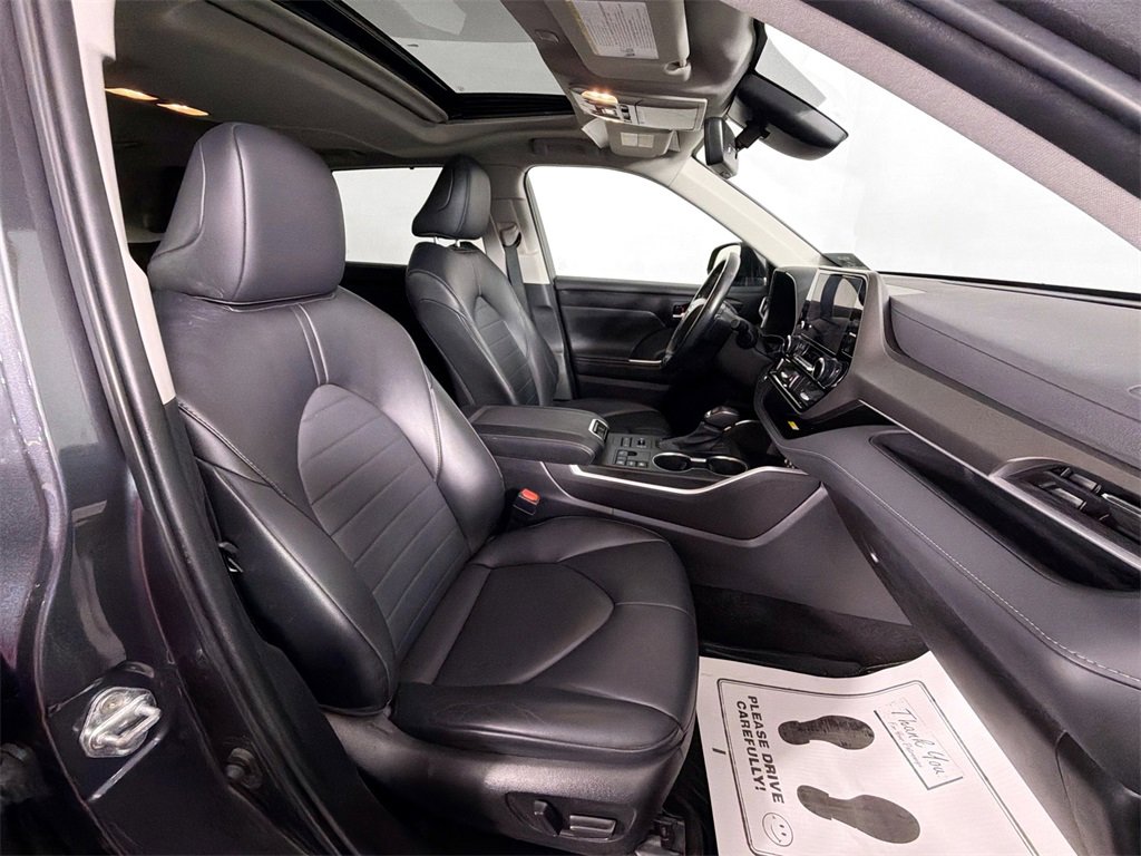 Used 2023 Toyota Highlander L image 24