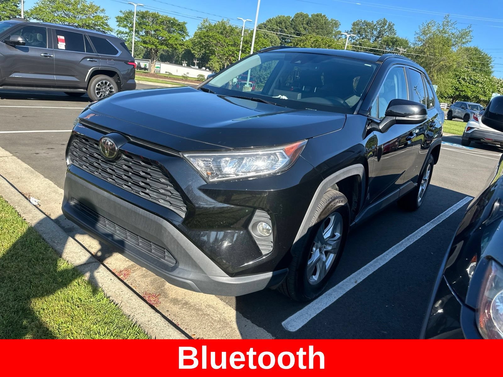 Used 2021 Toyota RAV4 XLE FWD image 2