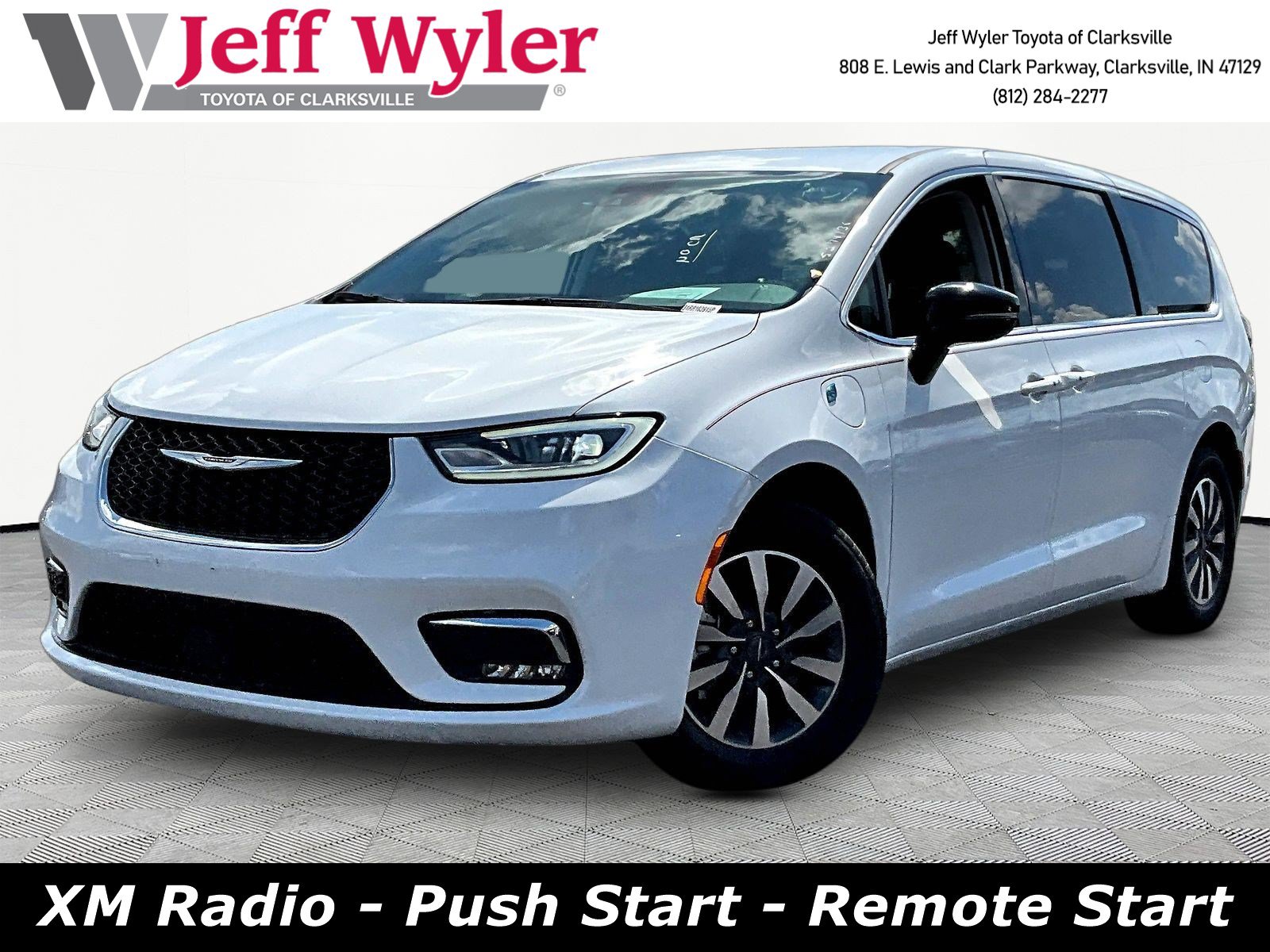 Used 2024 Chrysler Pacifica Limited FWD image 1