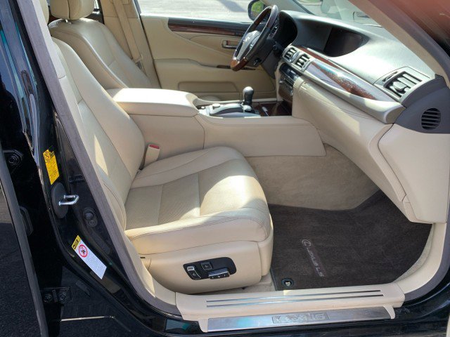 Used 2014 Lexus LS 460 w/ Ultra Luxury Package RWD image 20