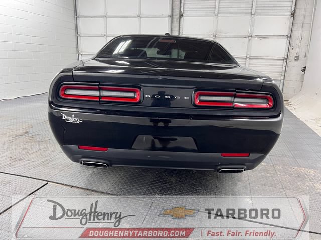 Used 2016 Dodge Challenger SXT RWD image 8