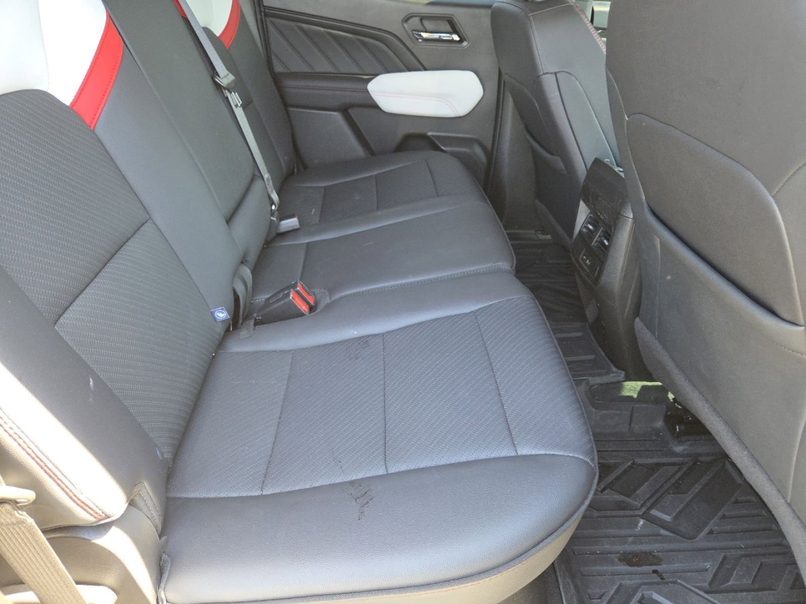 Used 2024 GMC Canyon AT4X image 27