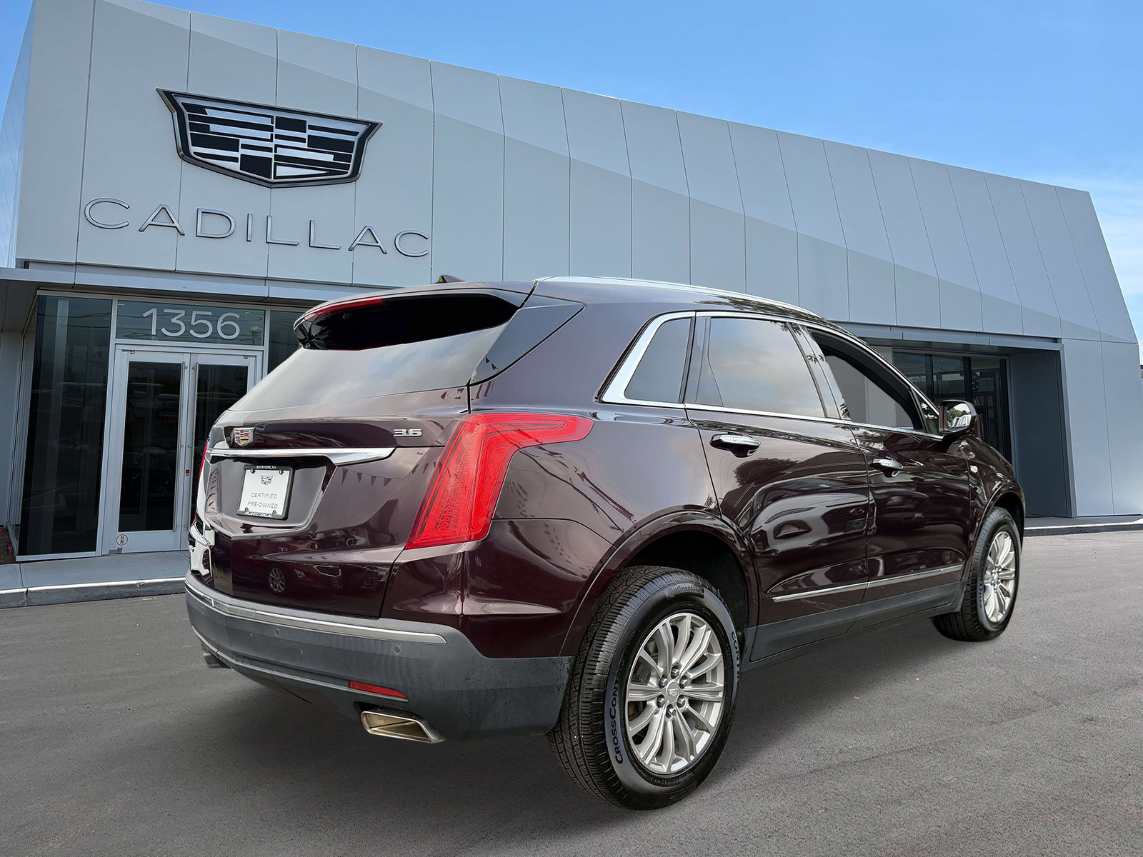 Used 2018 Cadillac XT5 Luxury w/ Driver Awareness Package AWD/4WD image 5
