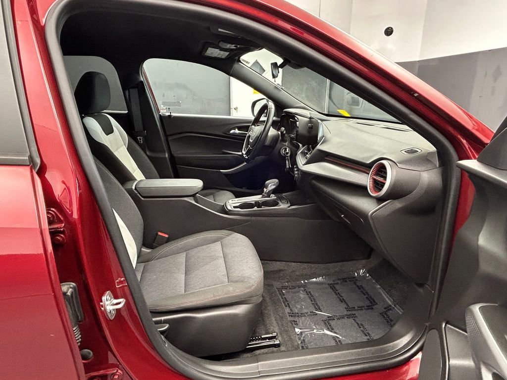 Used 2024 Chevrolet Trax RS w/ Driver Confidence Package FWD image 39