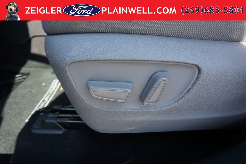 Used 2022 Toyota Highlander LE AWD/4WD image 20