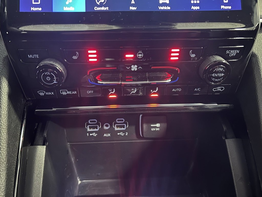 Used 2023 Jeep Grand Cherokee Limited w/ Black Appearance Package image 16