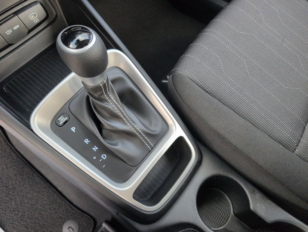 Certified 2025 Hyundai Venue SE image 25