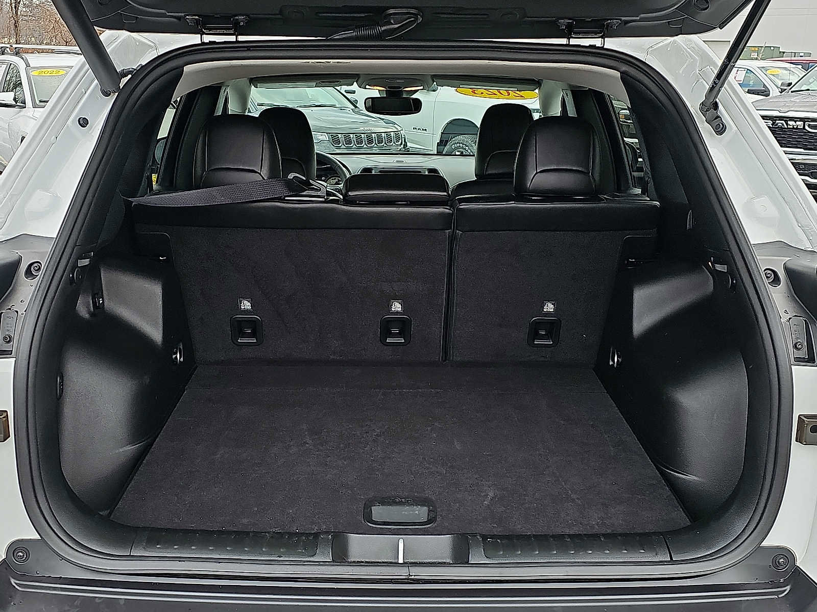 Used 2023 Jeep Cherokee Altitude Lux image 30