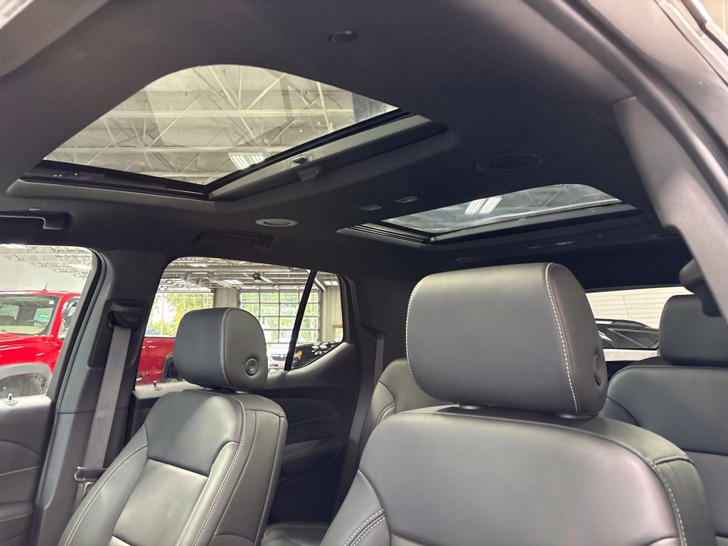 Used 2023 Chevrolet Traverse LT w/ LT Premium Package AWD/4WD image 12