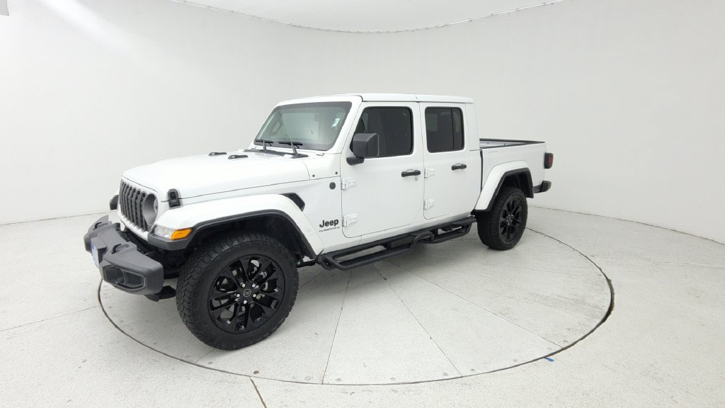 Used 2025 Jeep Gladiator Sport AWD/4WD image 3