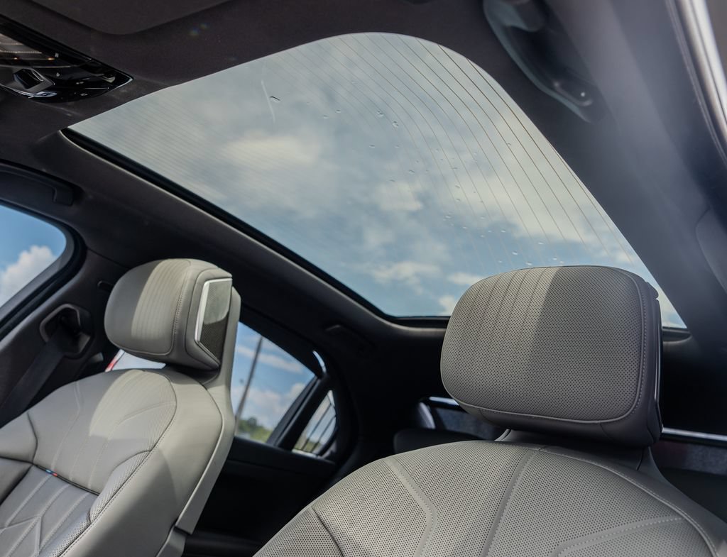 Used 2023 BMW i7 xDrive60 AWD/4WD image 18