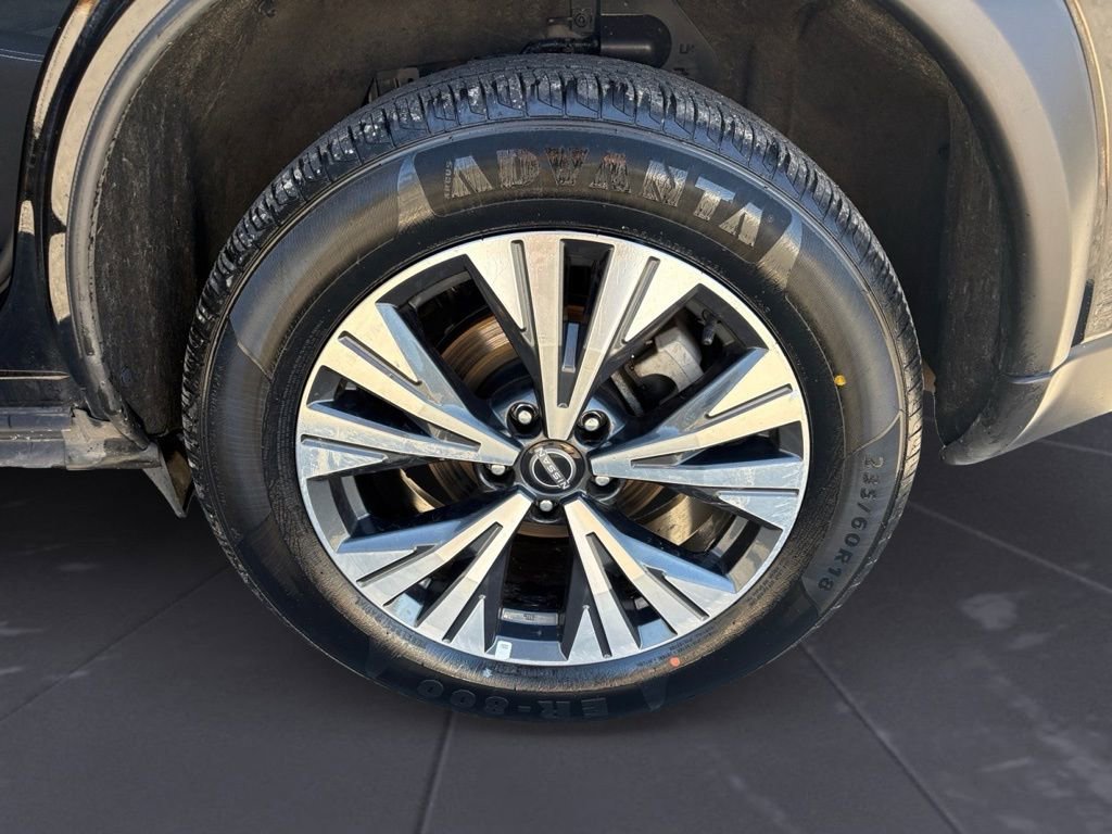 Used 2023 Nissan Rogue SV image 9