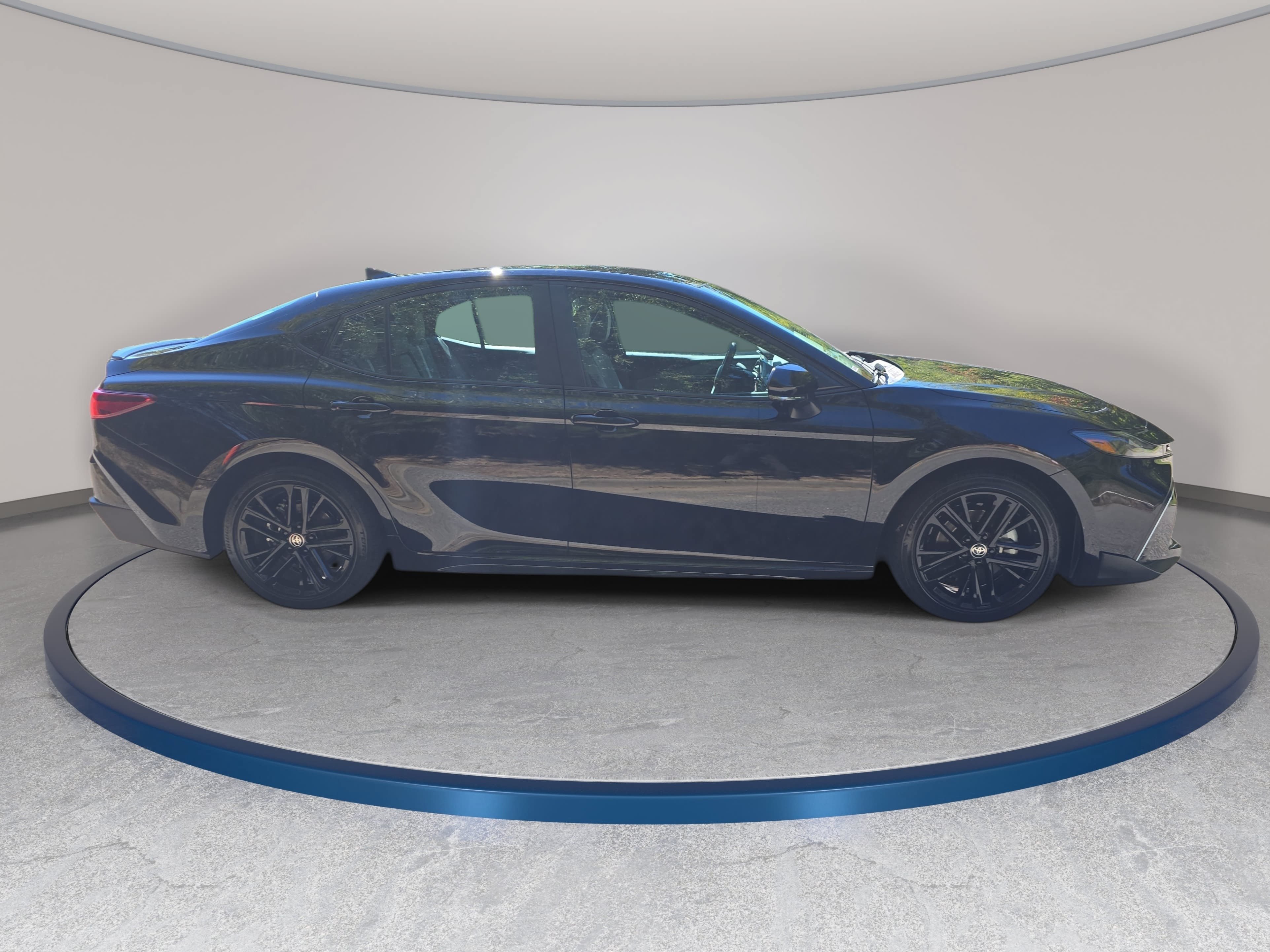 Used 2026 Toyota Camry SE FWD image 4
