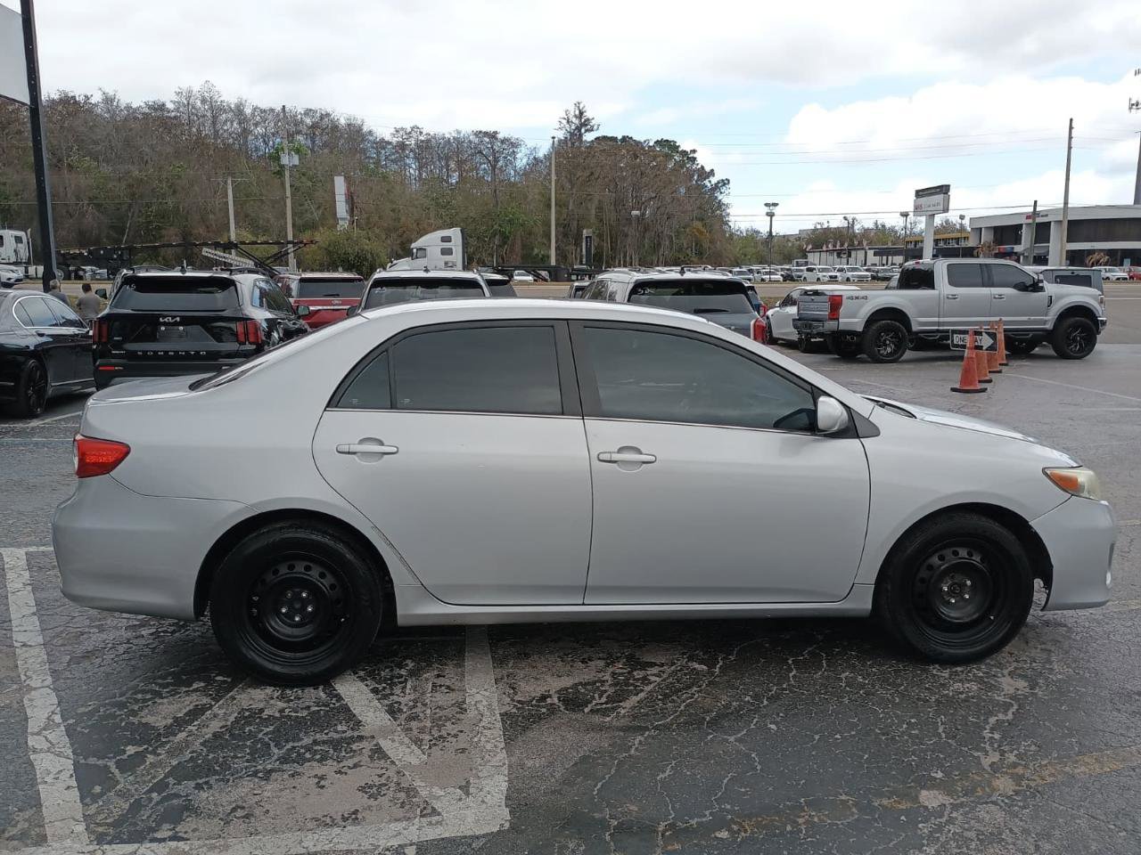 Used 2013 Toyota Corolla LE FWD image 8