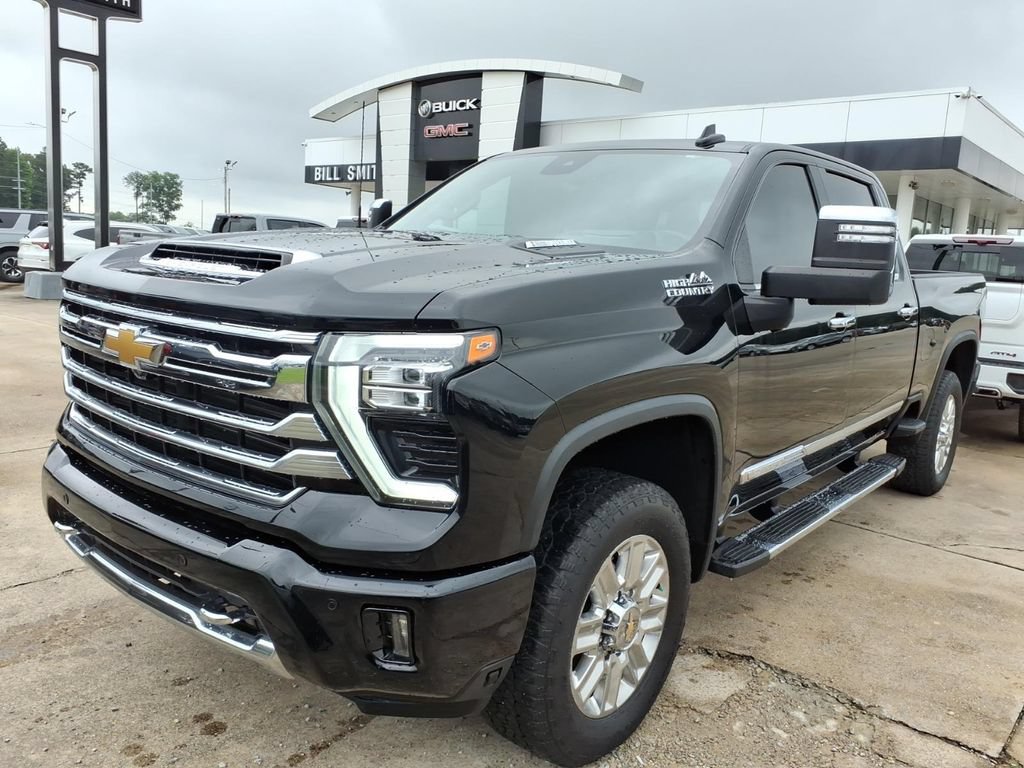 Used 2024 Chevrolet Silverado 2500 High Country w/ High Country Premium Package AWD/4WD image 3