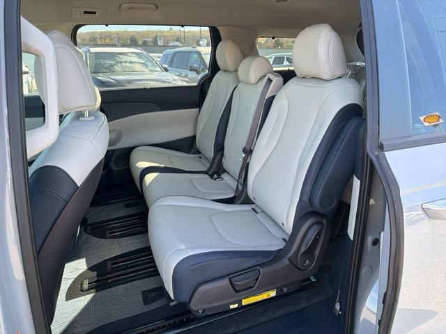 New 2026 Kia Carnival EX FWD image 8