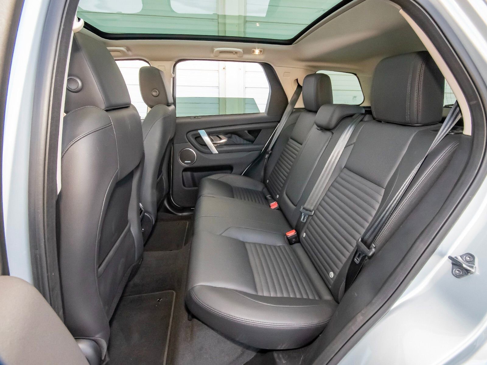 Used 2025 Land Rover Discovery Sport S image 42