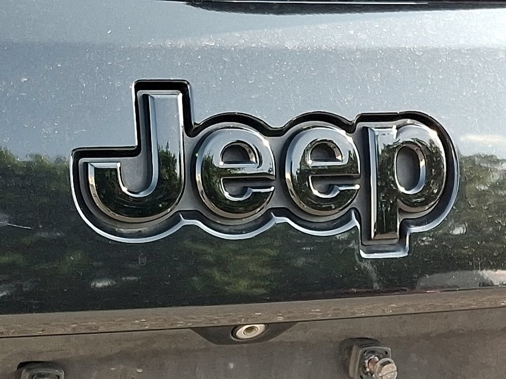 Used 2015 Jeep Grand Cherokee Altitude AWD/4WD image 10