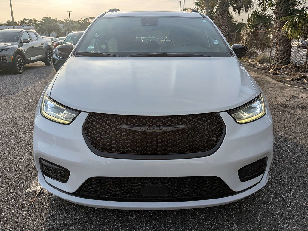 Used 2025 Chrysler Pacifica Limited FWD image 9