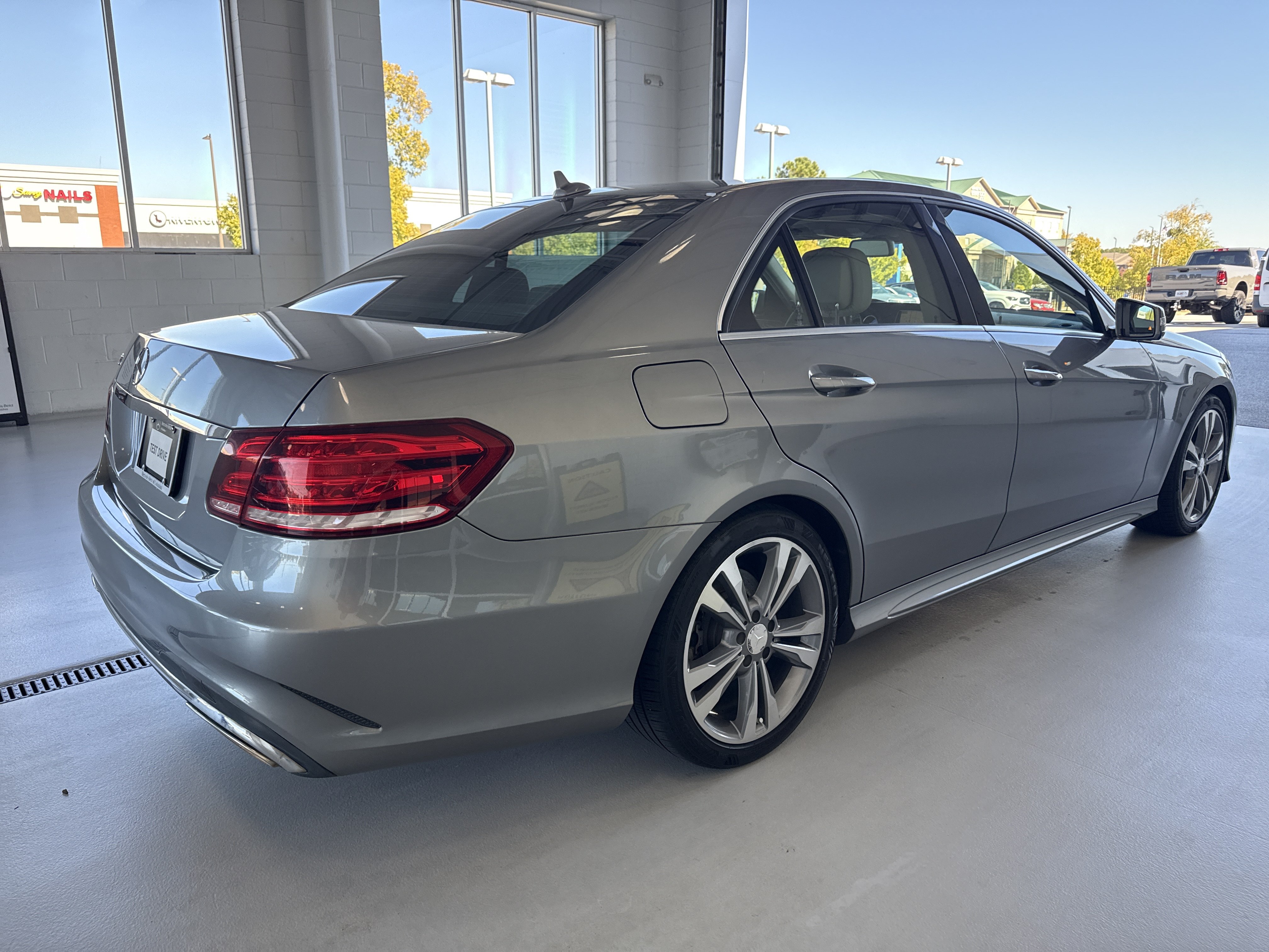 Used 2014 Mercedes-Benz E 350 Sedan image 11