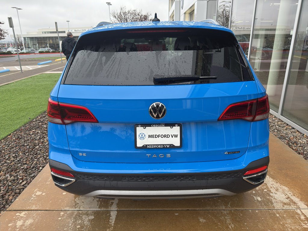 Used 2024 Volkswagen Taos SE w/ Panoramic Sunroof Package image 5