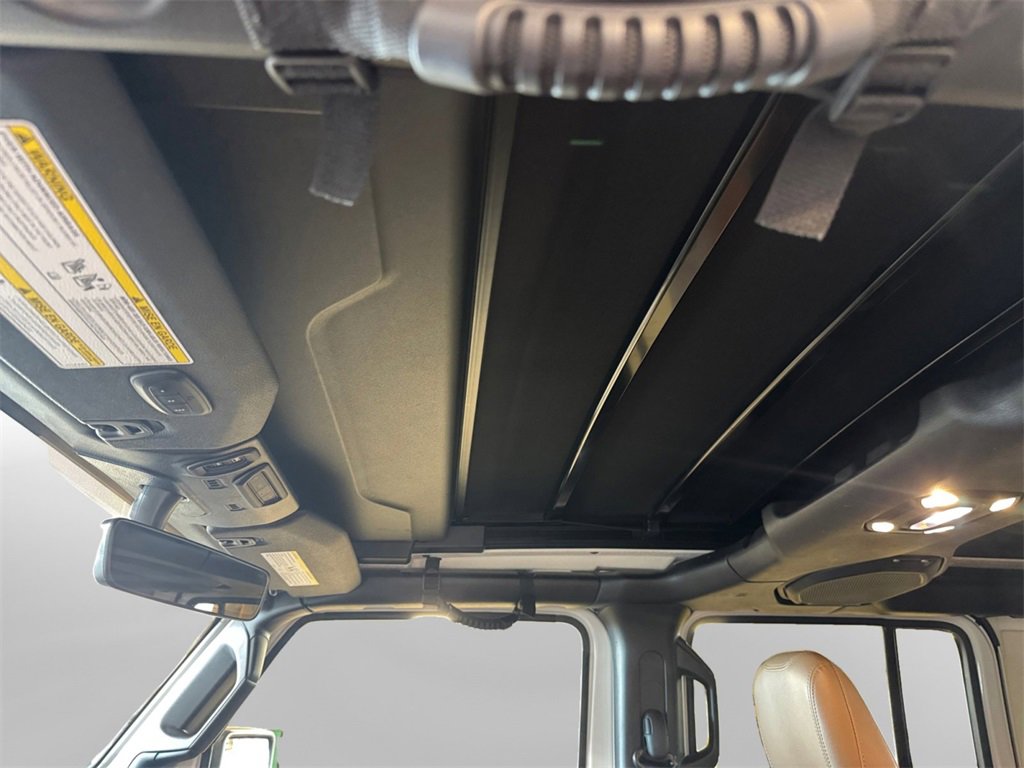 Used 2020 Jeep Wrangler Unlimited Sahara image 23