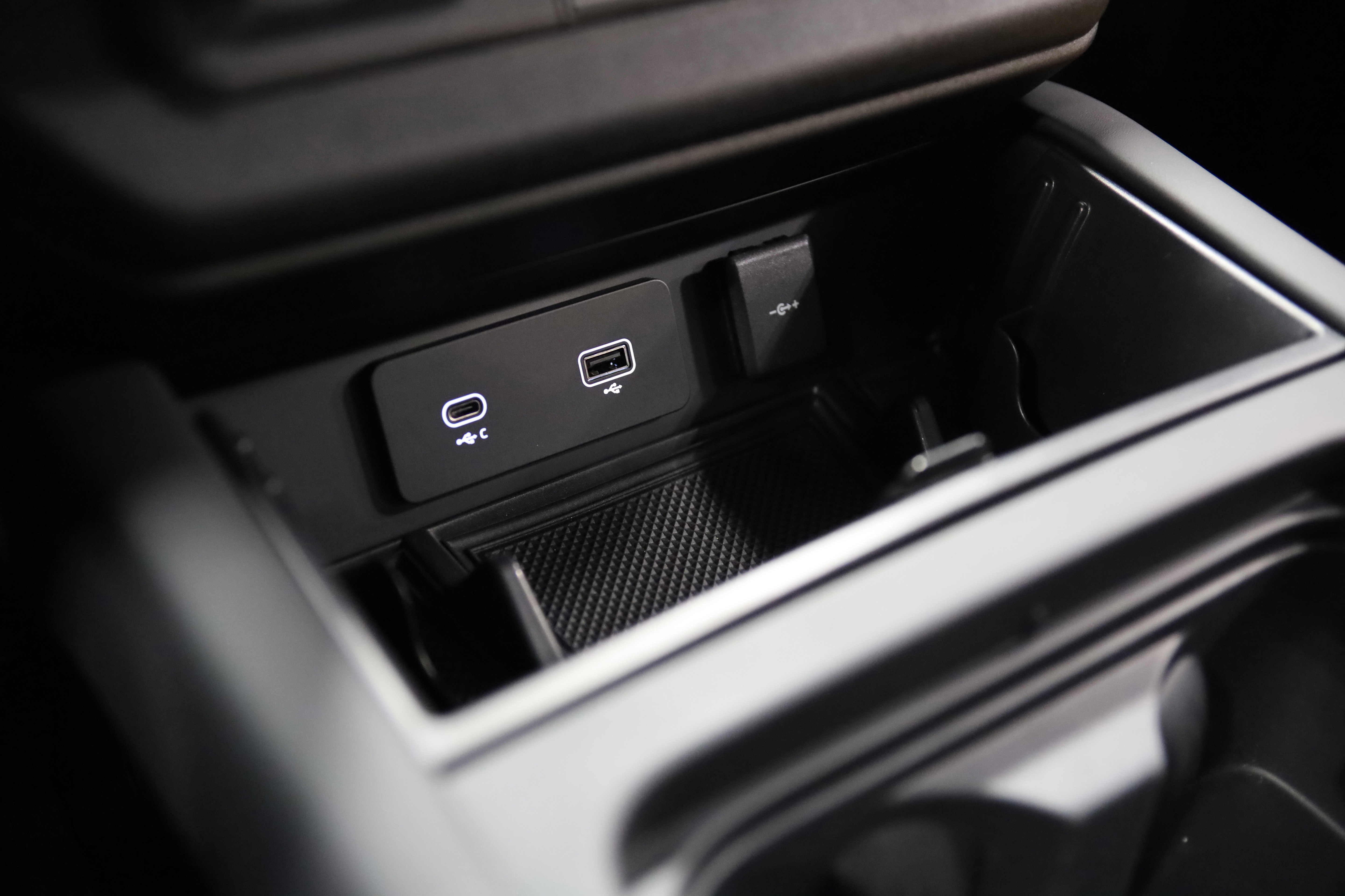 Used 2023 Land Rover Defender 110 Carpathian Edition AWD/4WD image 31