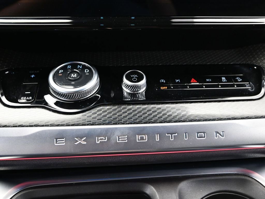 Used 2025 Ford Expedition Max Platinum w/ Stealth Appearance Package image 37