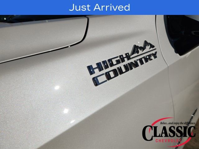 Used 2023 Chevrolet Suburban High Country w/ Premium Package image 18