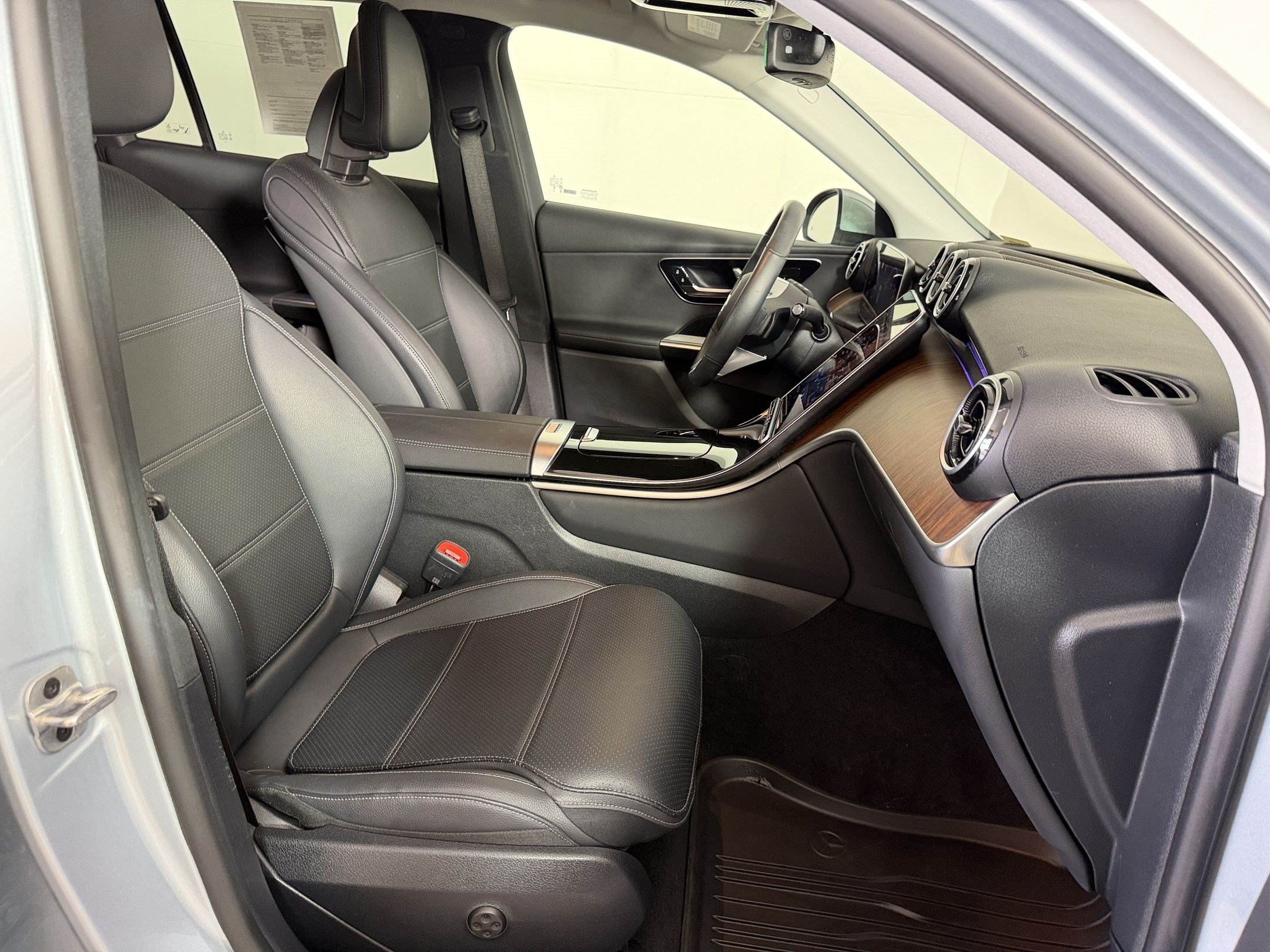 Certified 2025 Mercedes-Benz GLC 350e 4MATIC image 24