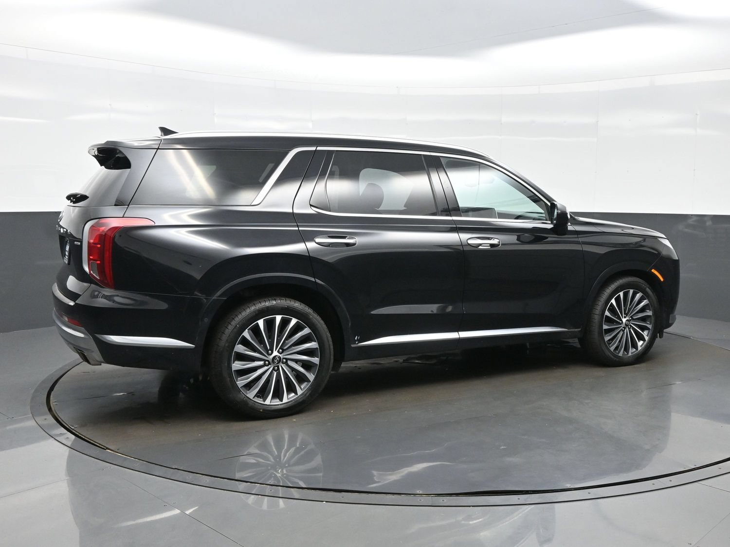 Certified 2023 Hyundai Palisade Calligraphy w/ Cargo Package AWD/4WD image 6