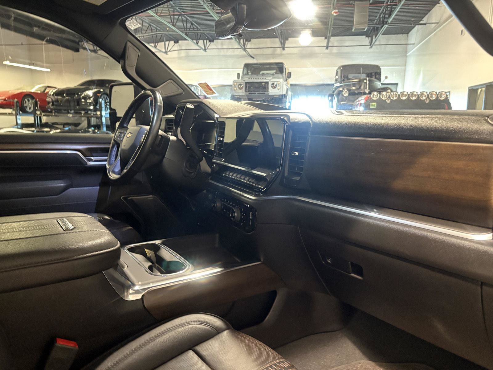 Used 2025 Chevrolet Silverado 2500 High Country w/ High Country Premium Package AWD/4WD image 56