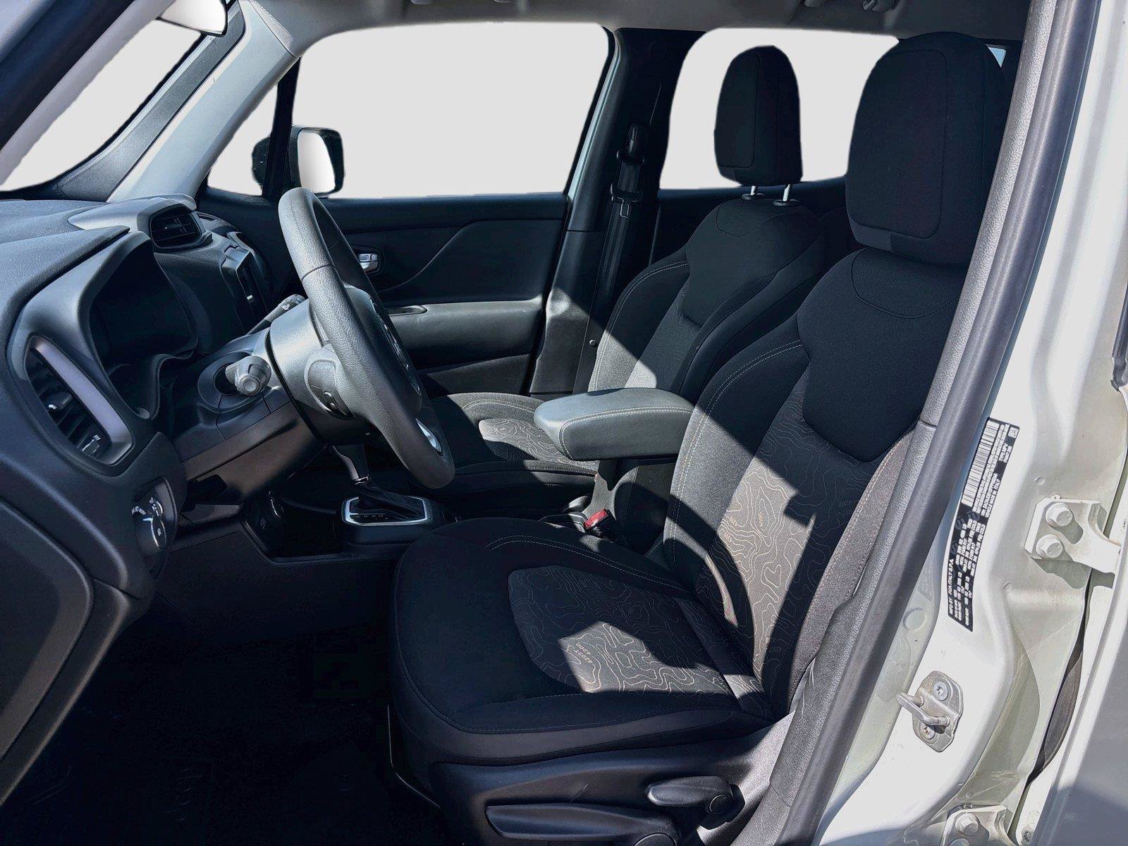 Certified 2023 Jeep Renegade Latitude AWD/4WD image 5