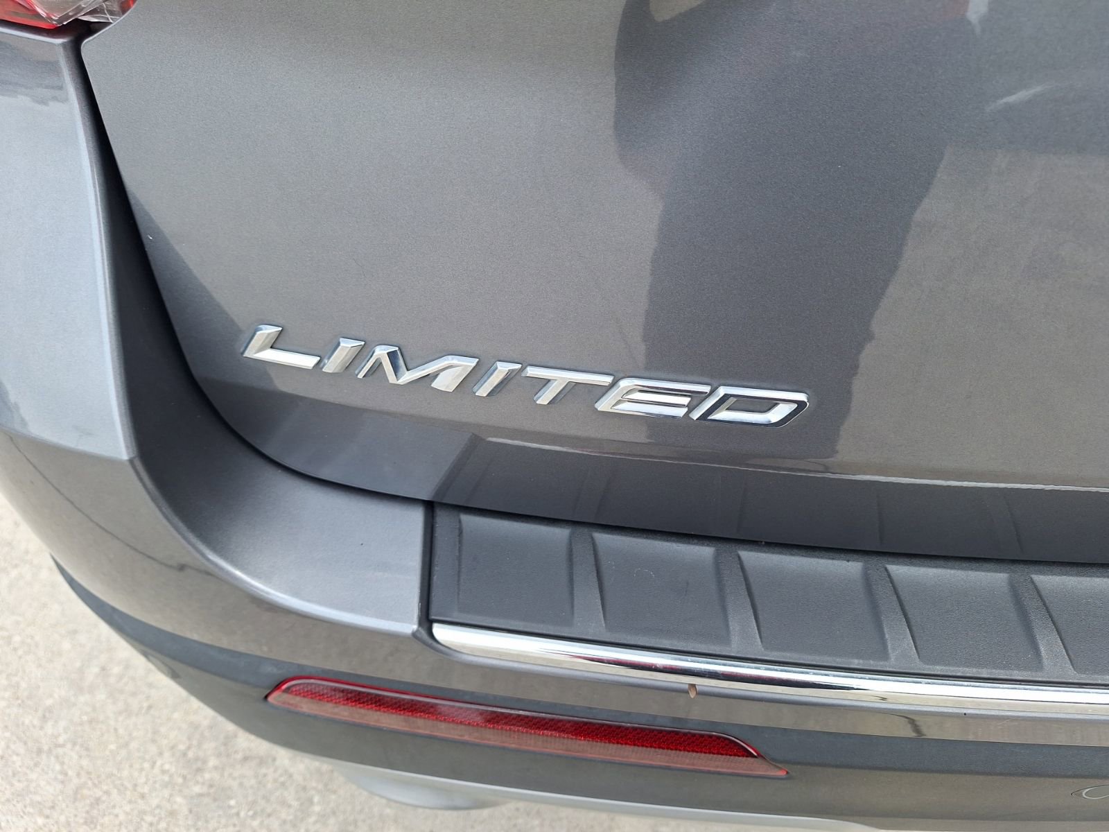 Used 2022 Ford Explorer Limited w/ Equipment Group 301A RWD image 12